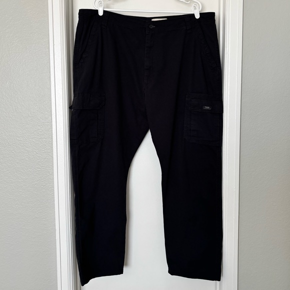 Wrangler • Premium Relaxed Fit Flex Black Cargo Pants, Men's Size 42 x 30 - Picture 2 of 16
